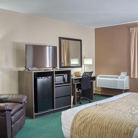 Super 8 By Wyndham Sturgis Hotel Exterior photo