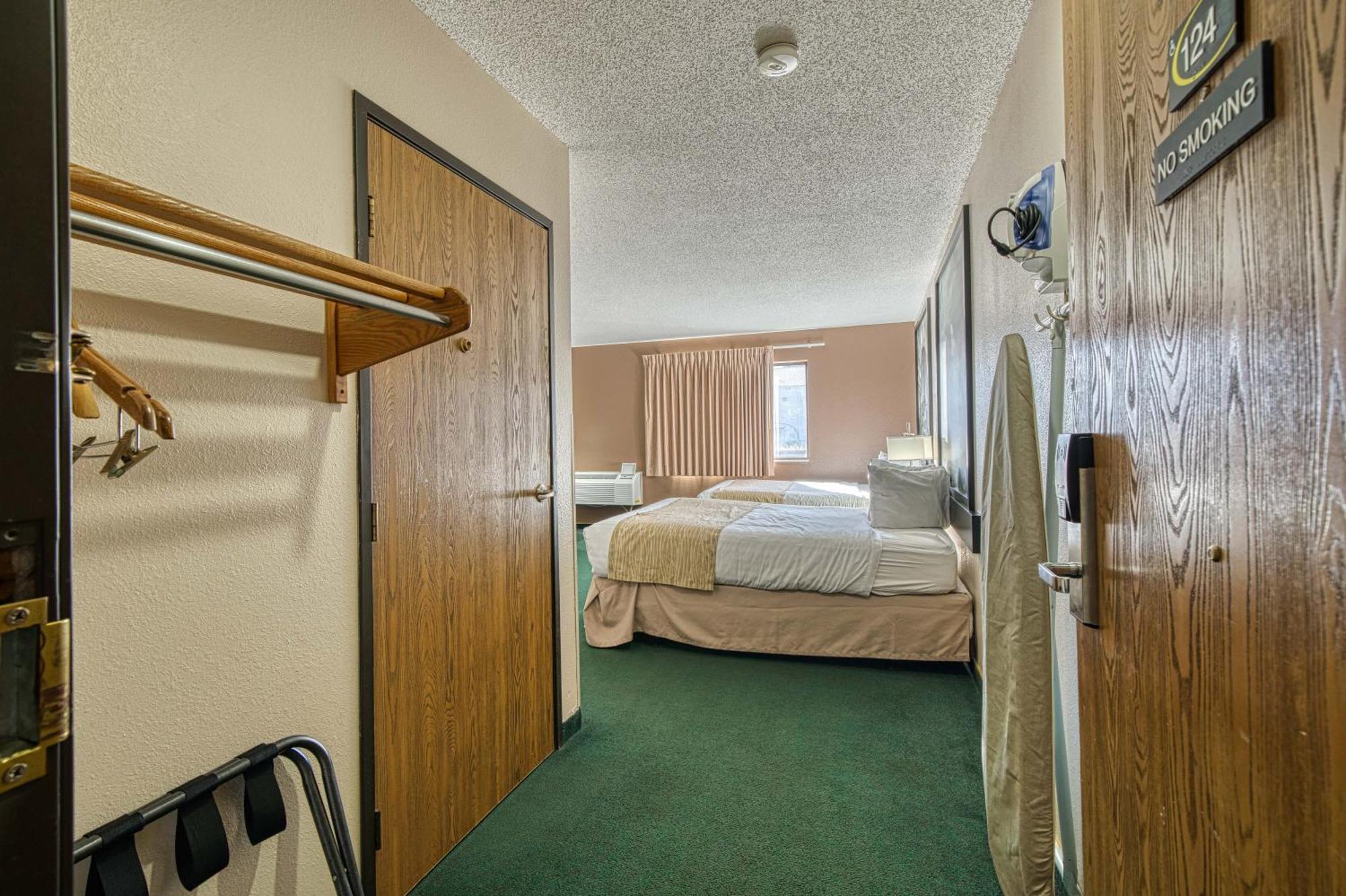 Super 8 By Wyndham Sturgis Hotel Exterior photo