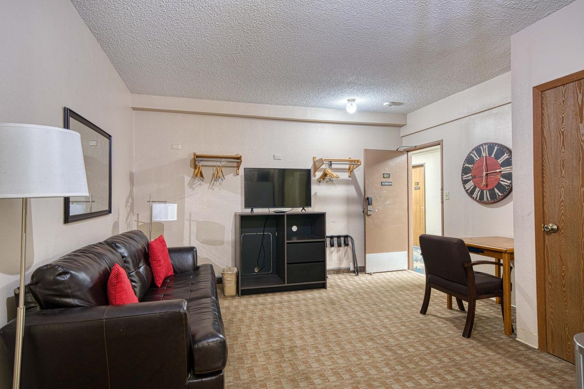 Super 8 By Wyndham Sturgis Hotel Exterior photo