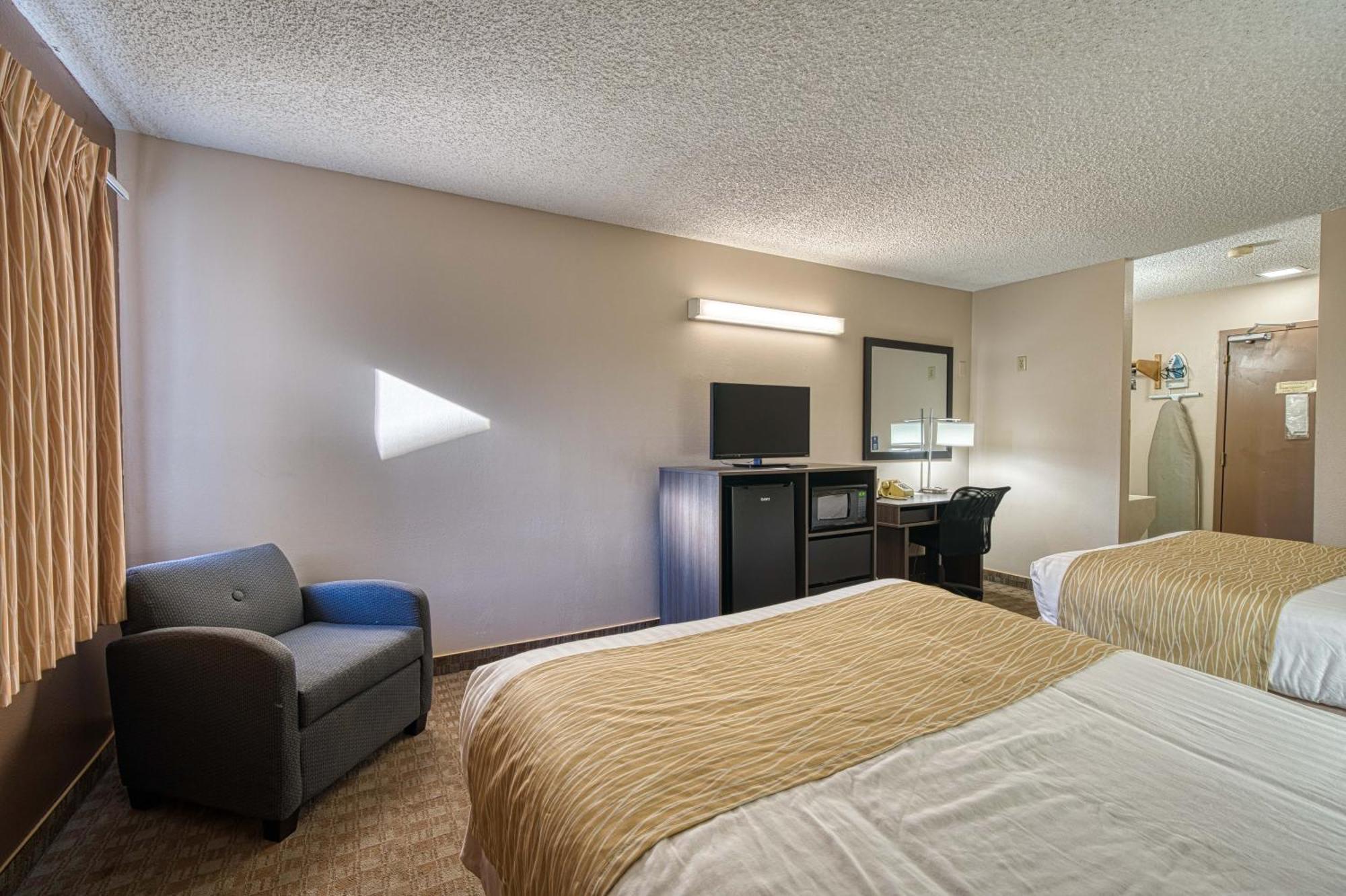 Super 8 By Wyndham Sturgis Hotel Exterior photo